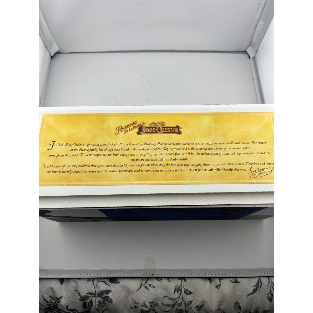 Jose‎ Cuervo reserve de La familia limited edition box